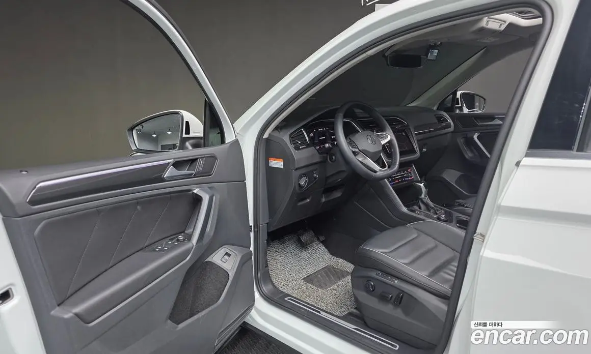 Volkswagen Tiguan 2023 2.0 автомат (гидро), фото 16 Volkswagen Tiguan 2023 2.0 автомат (гидро), фото 16