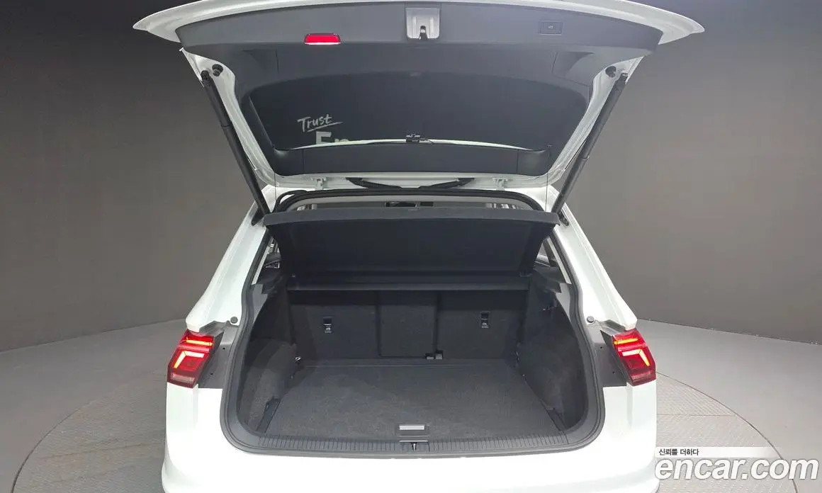 Volkswagen Tiguan 2023 2.0 автомат (гидро), фото 34 Volkswagen Tiguan 2023 2.0 автомат (гидро), фото 34