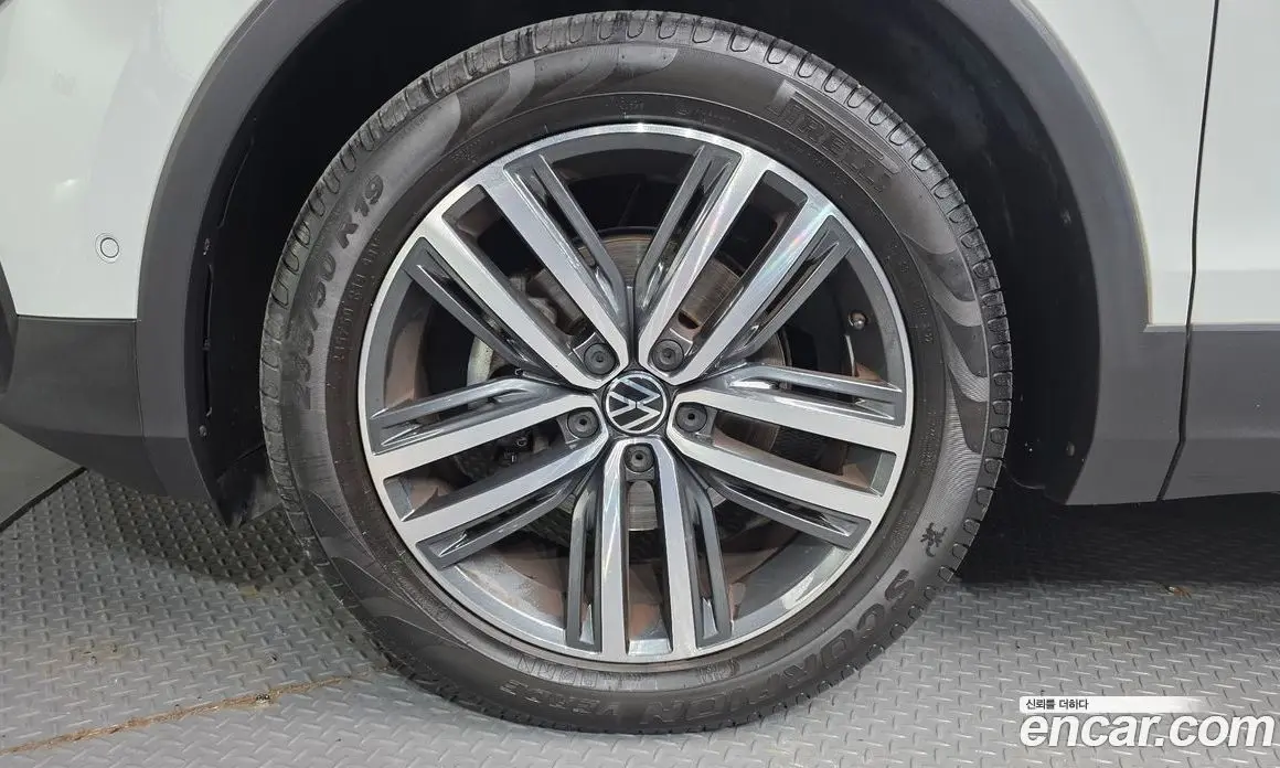 Volkswagen Tiguan 2023 2.0 автомат (гидро), фото 5 Volkswagen Tiguan 2023 2.0 автомат (гидро), фото 5