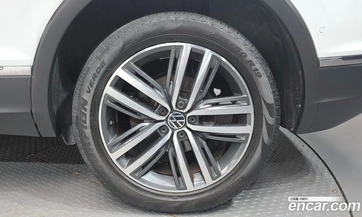 Volkswagen Tiguan 2023 2.0 автомат (гидро), фото 7 Volkswagen Tiguan 2023 2.0 автомат (гидро), фото 7