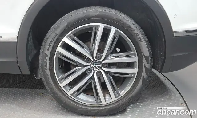 Volkswagen Tiguan 2023 2.0 автомат (гидро), миниатюра 7 Volkswagen Tiguan 2023 2.0 автомат (гидро), миниатюра 7