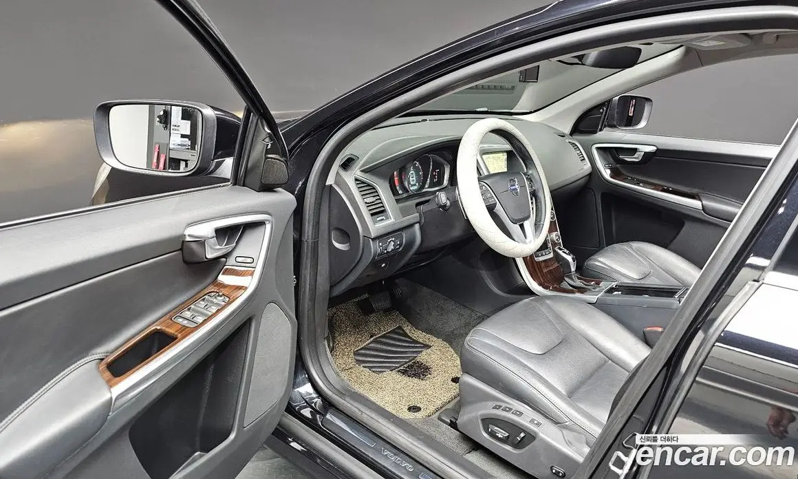 Volvo XC60 2015 2.4 автомат (гидро), фото 12 Volvo XC60 2015 2.4 автомат (гидро), фото 12