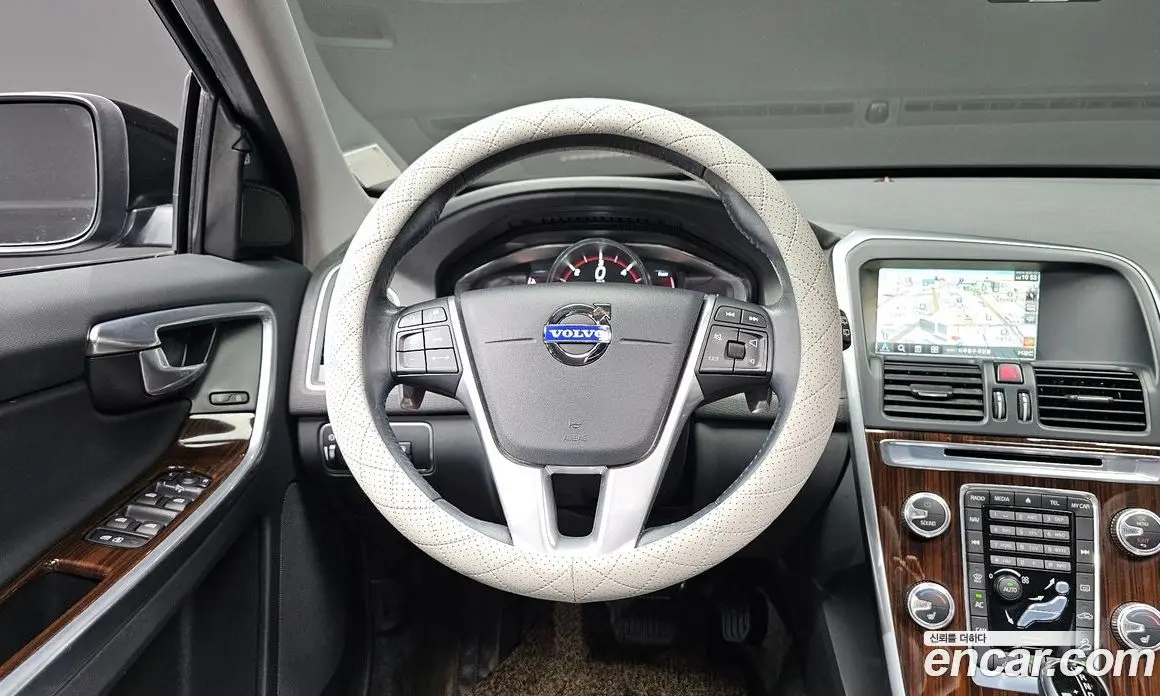 Volvo XC60 2015 2.4 автомат (гидро), фото 13 Volvo XC60 2015 2.4 автомат (гидро), фото 13