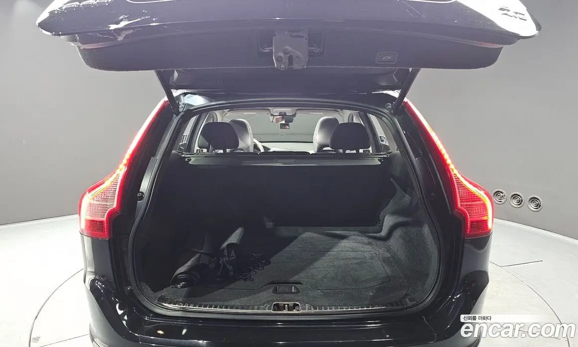 Volvo XC60 2015 2.4 автомат (гидро), фото 20 Volvo XC60 2015 2.4 автомат (гидро), фото 20