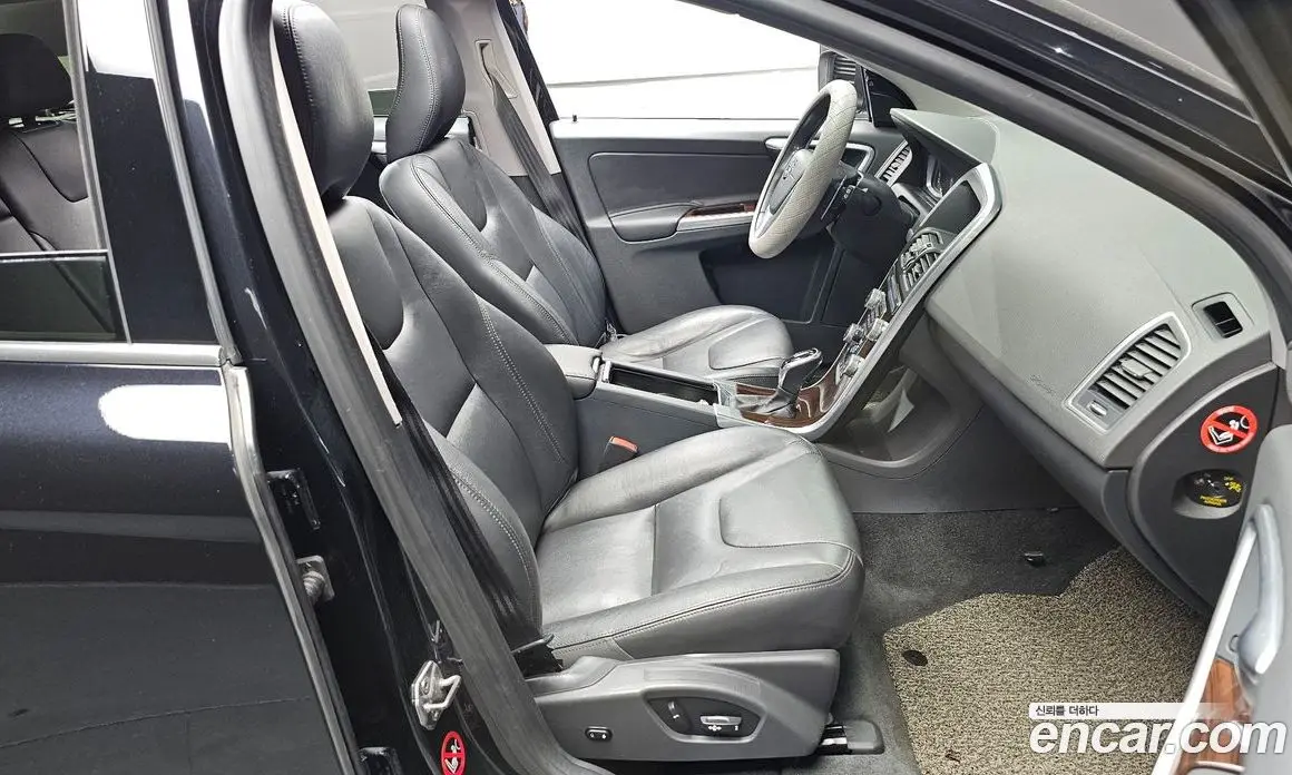 Volvo XC60 2015 2.4 автомат (гидро), фото 10 Volvo XC60 2015 2.4 автомат (гидро), фото 10