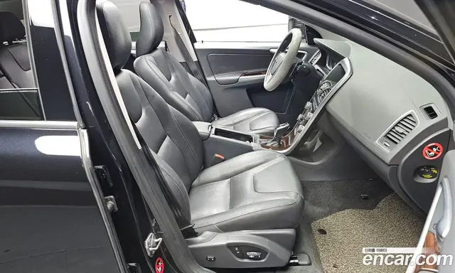 Volvo XC60 2015 2.4 автомат (гидро), миниатюра 10 Volvo XC60 2015 2.4 автомат (гидро), миниатюра 10