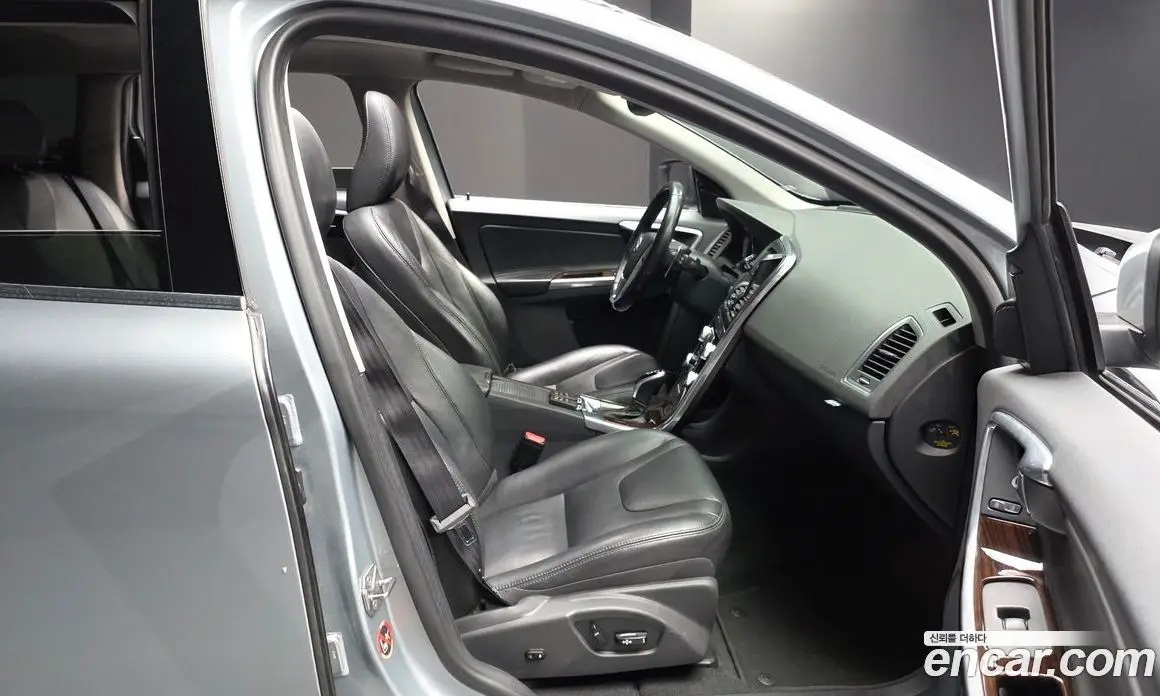 Volvo XC60 2017 2.0 автомат (гидро), фото 11 Volvo XC60 2017 2.0 автомат (гидро), фото 11