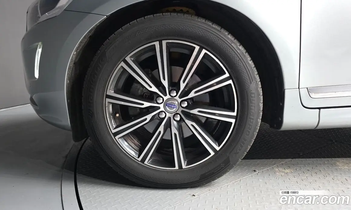 Volvo XC60 2017 2.0 автомат (гидро), фото 5 Volvo XC60 2017 2.0 автомат (гидро), фото 5
