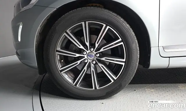 Volvo XC60 2017 2.0 автомат (гидро), миниатюра 5 Volvo XC60 2017 2.0 автомат (гидро), миниатюра 5