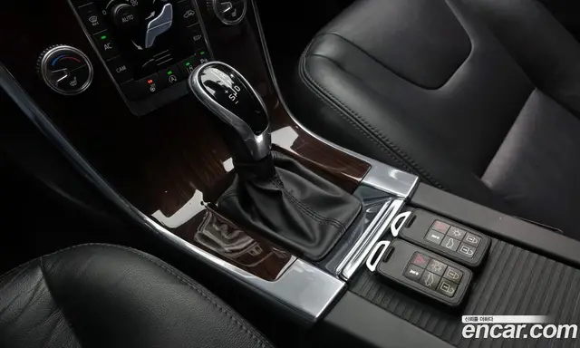 Volvo XC60 2017 2.0 автомат (гидро), миниатюра 9 Volvo XC60 2017 2.0 автомат (гидро), миниатюра 9