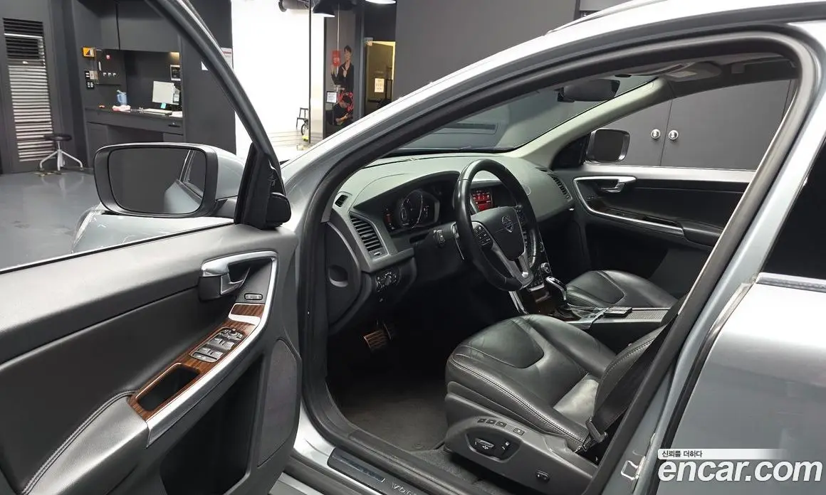 Volvo XC60 2017 2.0 автомат (гидро), фото 10 Volvo XC60 2017 2.0 автомат (гидро), фото 10