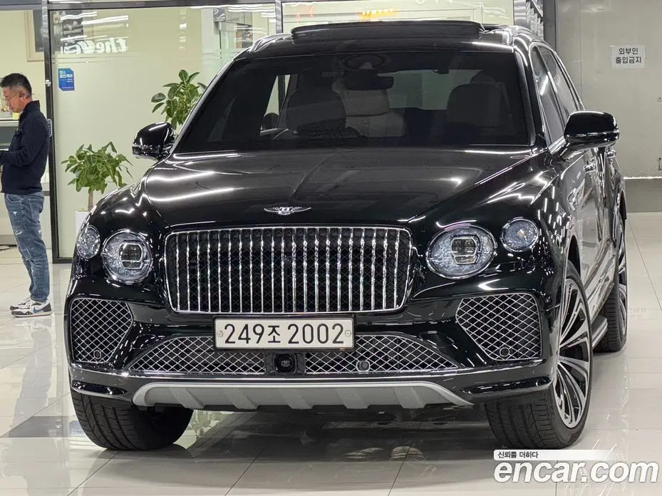 Bentley Bentayga 2024 4.0 автомат (гидро), фото 1 Bentley Bentayga 2024 4.0 автомат (гидро), фото 1