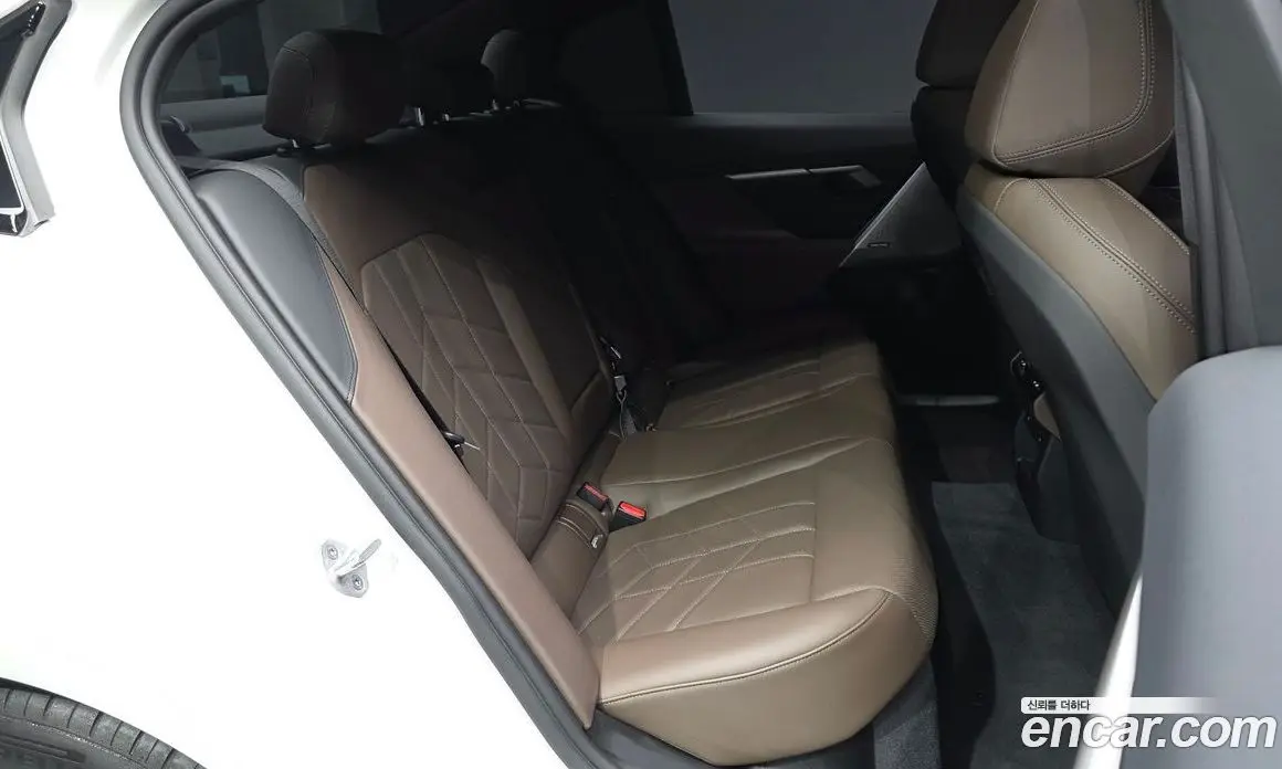 BMW 5 серия 2025 2.0 автомат (гидро), фото 12