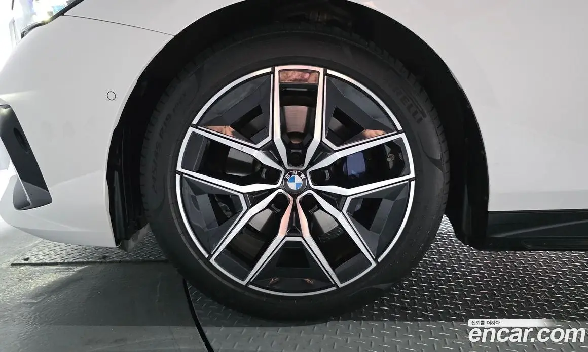 BMW 5 серия 2025 2.0 автомат (гидро), фото 5