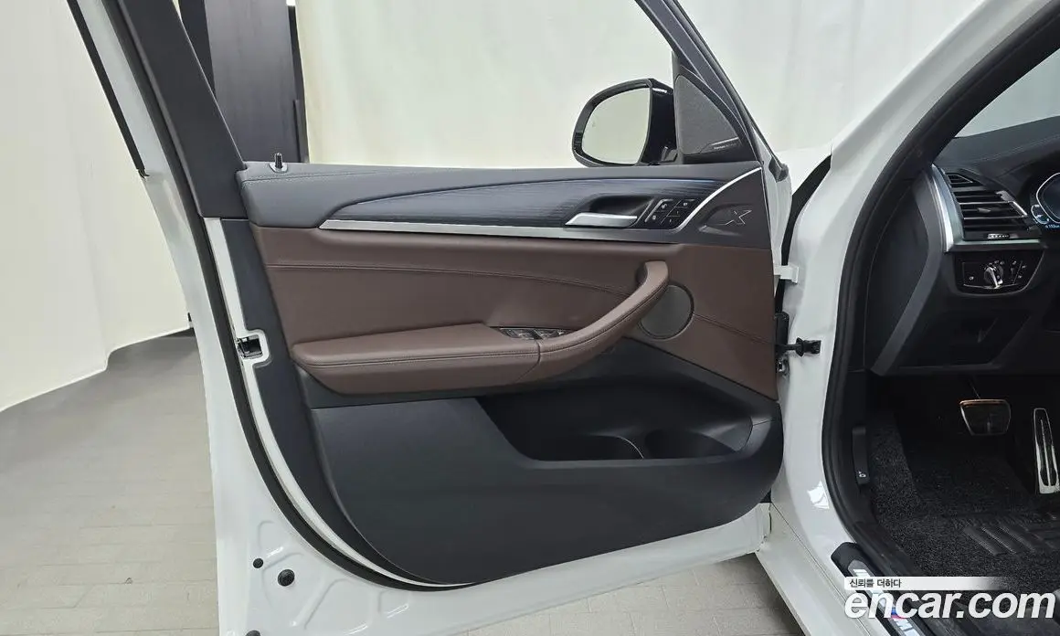 BMW iX3 2024 0.2 автомат (гидро), фото 13