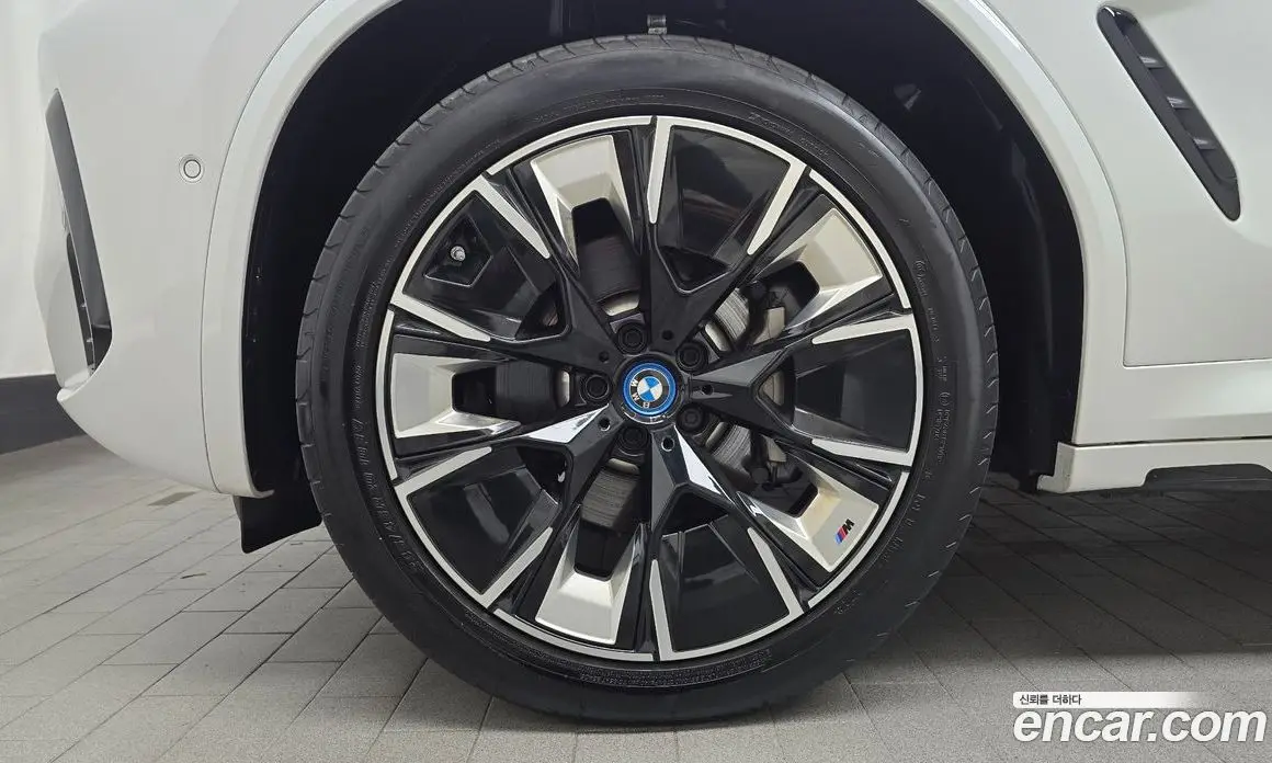 BMW iX3 2024 0.2 автомат (гидро), фото 4