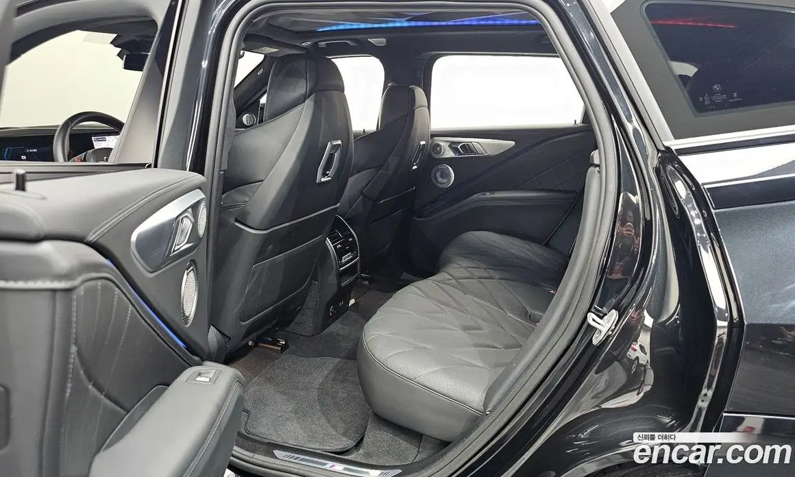 BMW XM 2024 4.4 автомат (гидро), фото 17