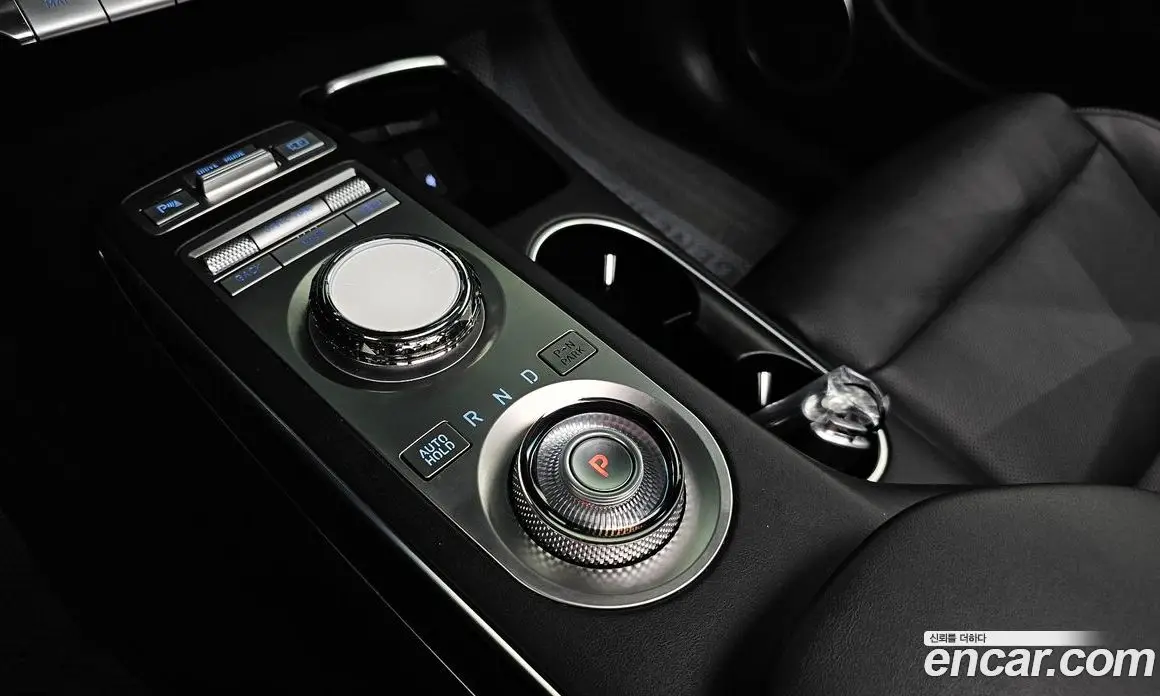 Genesis GV70 2022 2.5 автомат (гидро), фото 12 Genesis GV70 2022 2.5 автомат (гидро), фото 12