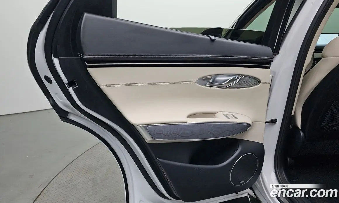 Genesis GV70 2022 2.5 автомат (гидро), фото 15 Genesis GV70 2022 2.5 автомат (гидро), фото 15