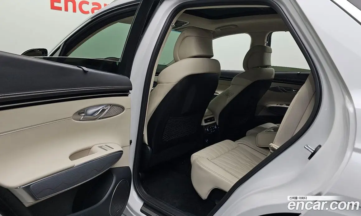 Genesis GV70 2022 2.5 автомат (гидро), фото 17 Genesis GV70 2022 2.5 автомат (гидро), фото 17