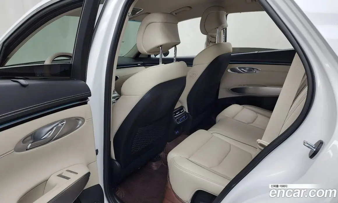 Genesis GV70 2024 2.5 автомат (гидро), фото 16 Genesis GV70 2024 2.5 автомат (гидро), фото 16