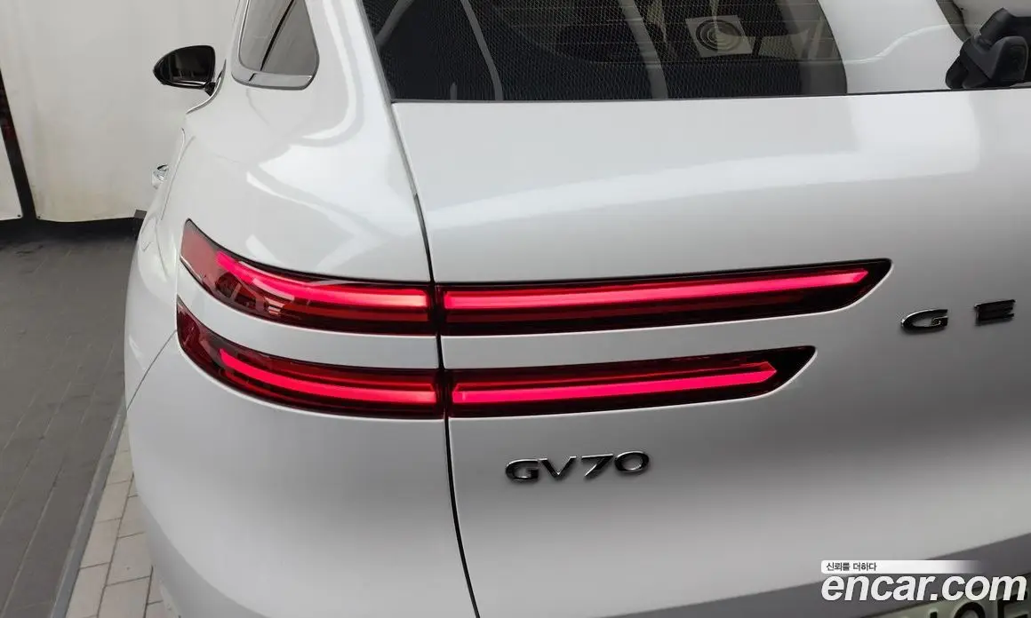 Genesis GV70 2024 2.5 автомат (гидро), фото 9 Genesis GV70 2024 2.5 автомат (гидро), фото 9