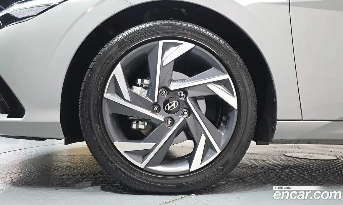 Hyundai Avante 2026 1.6 автомат (гидро), фото 4