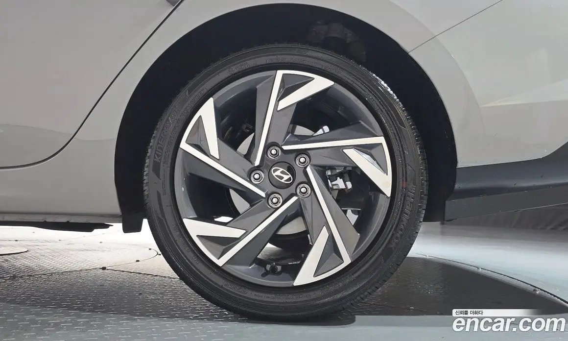 Hyundai Avante 2026 1.6 автомат (гидро), фото 6