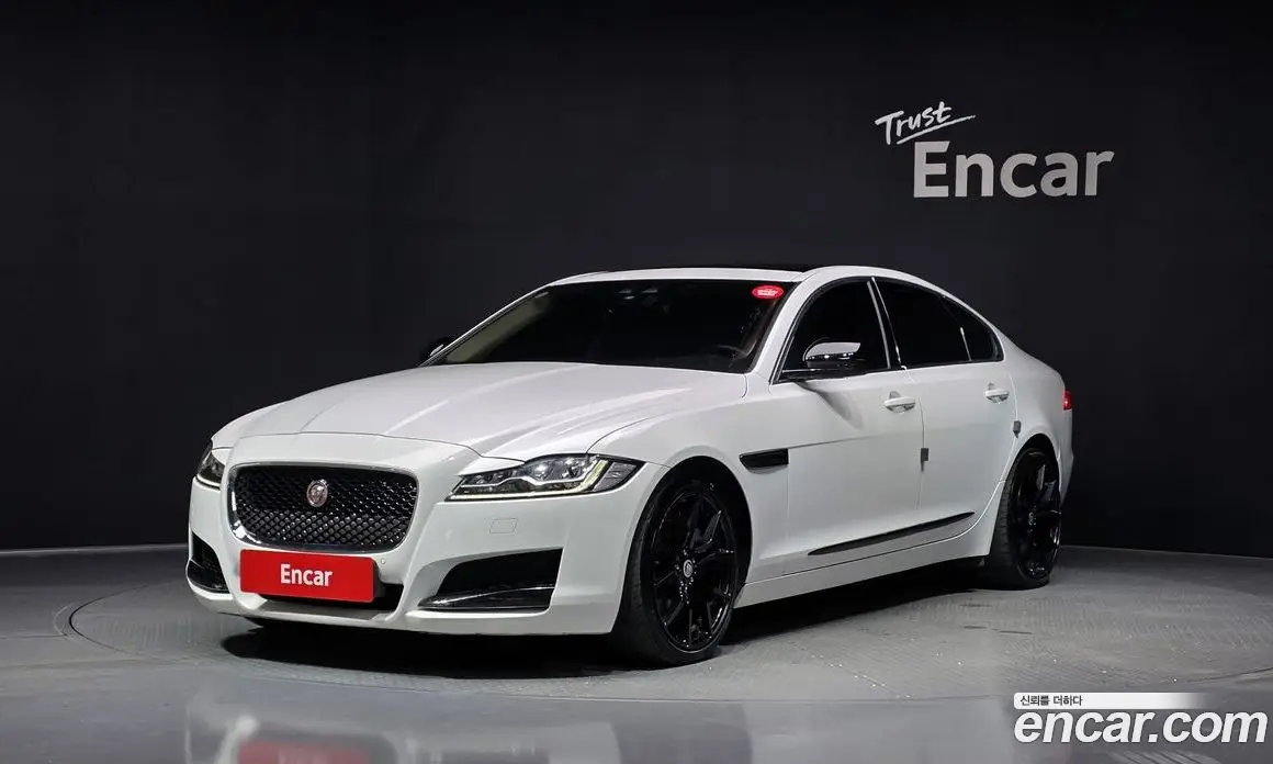 Jaguar XF 2016 2.0 автомат (гидро), фото 1 Jaguar XF 2016 2.0 автомат (гидро), фото 1