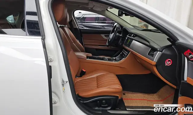 Jaguar XF 2016 2.0 автомат (гидро), миниатюра 11 Jaguar XF 2016 2.0 автомат (гидро), миниатюра 11