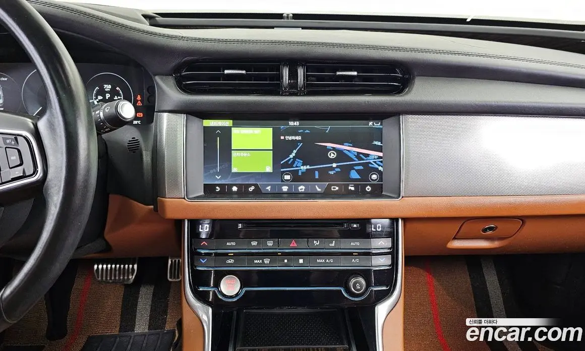 Jaguar XF 2016 2.0 автомат (гидро), фото 14 Jaguar XF 2016 2.0 автомат (гидро), фото 14