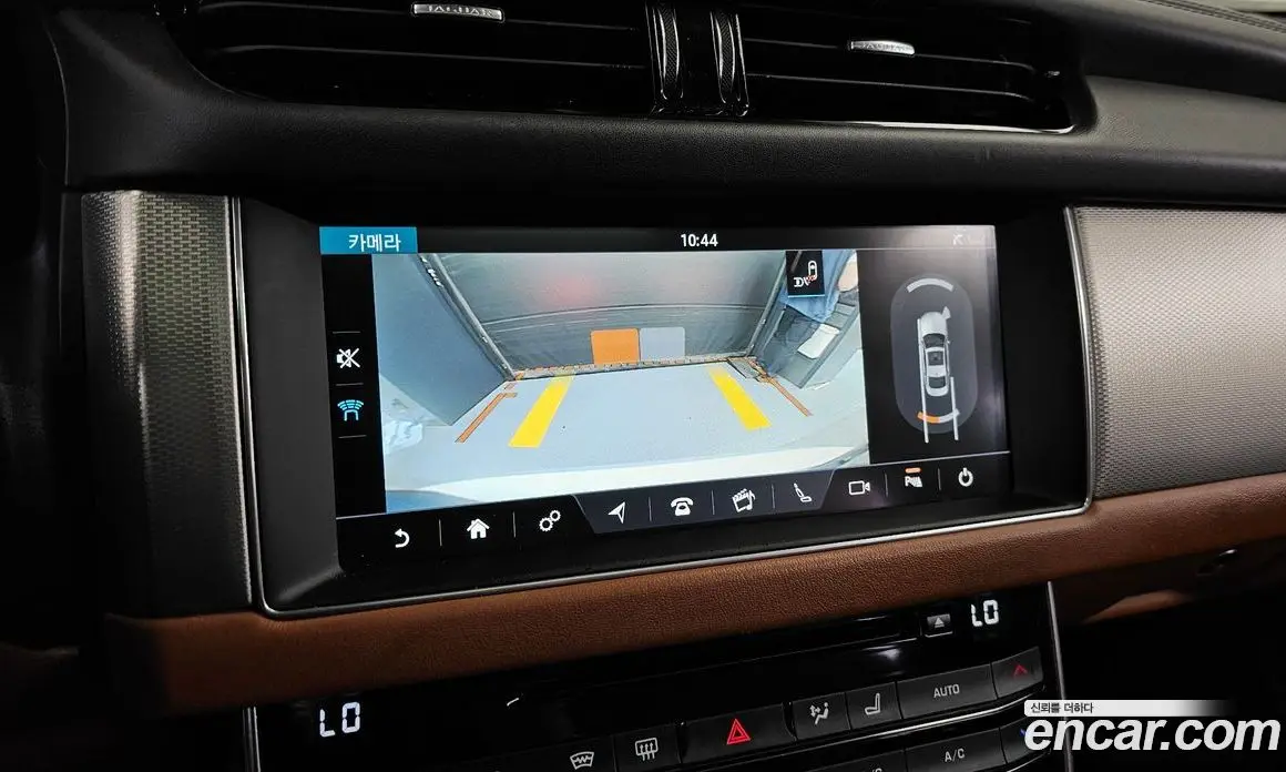 Jaguar XF 2016 2.0 автомат (гидро), фото 15 Jaguar XF 2016 2.0 автомат (гидро), фото 15