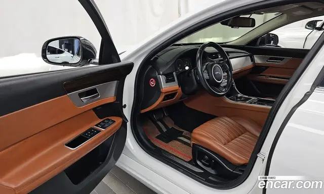 Jaguar XF 2016 2.0 автомат (гидро), миниатюра 10 Jaguar XF 2016 2.0 автомат (гидро), миниатюра 10