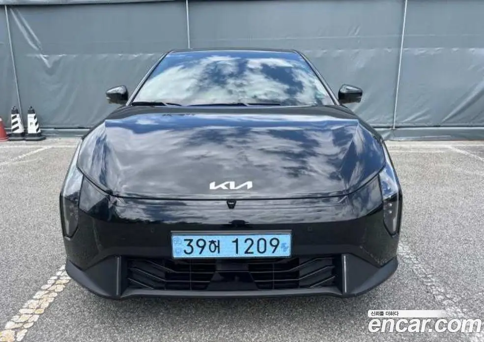 Kia EV4 2026 11.0 автомат (гидро), фото 1 Kia EV4 2026 11.0 автомат (гидро), фото 1