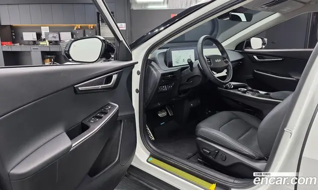 Kia EV6 2024 0.1 автомат (гидро), миниатюра 12