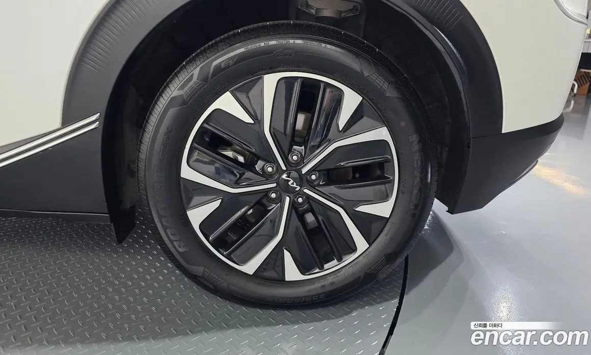 Kia EV6 2024 0.1 автомат (гидро), фото 6 Kia EV6 2024 0.1 автомат (гидро), фото 6