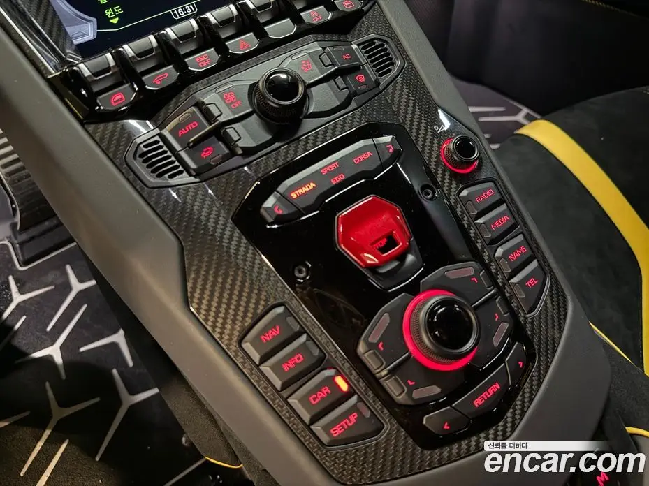 Lamborghini Aventador 2021 6.5 автомат (гидро), фото 9 Lamborghini Aventador 2021 6.5 автомат (гидро), фото 9