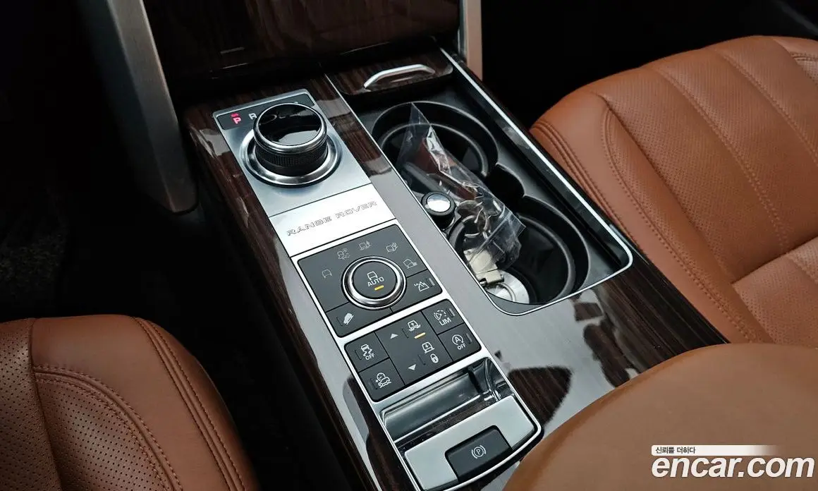 Land Rover Range Rover 2017 4.4 автомат (гидро), фото 27 Land Rover Range Rover 2017 4.4 автомат (гидро), фото 27