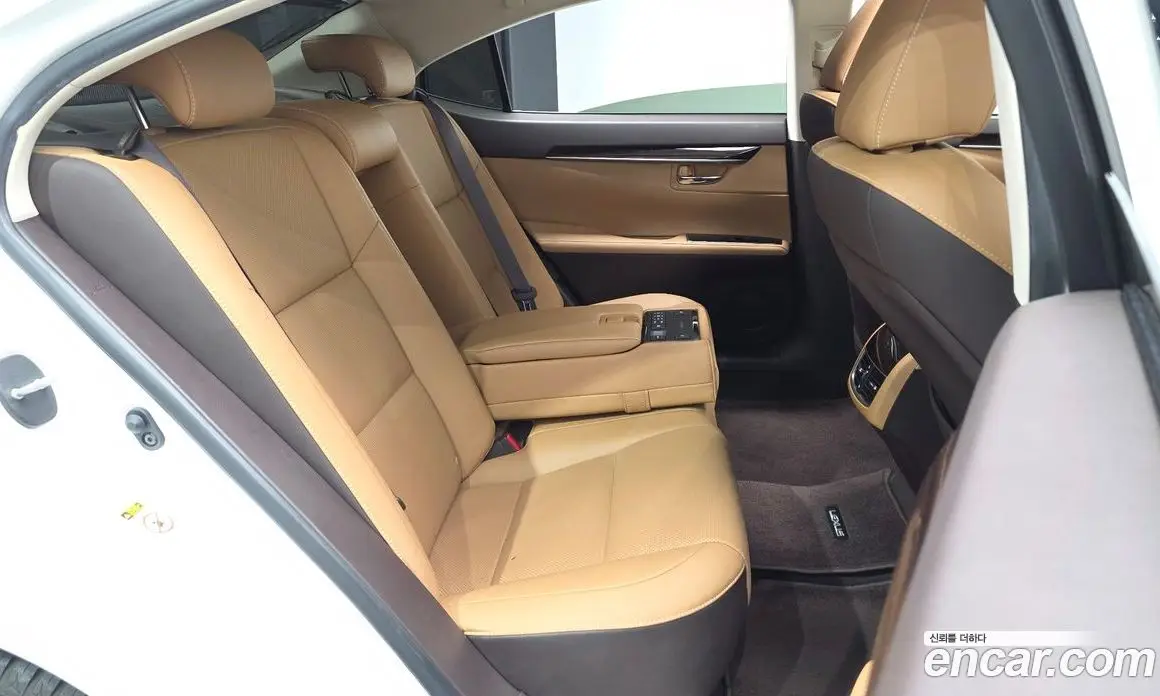 Lexus ES 2017 2.5 автомат (гидро), фото 12 Lexus ES 2017 2.5 автомат (гидро), фото 12