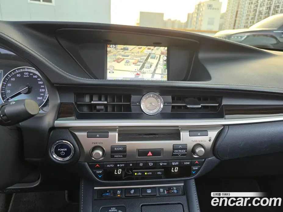 Lexus ES 2018 2.5 автомат (гидро), фото 16 Lexus ES 2018 2.5 автомат (гидро), фото 16