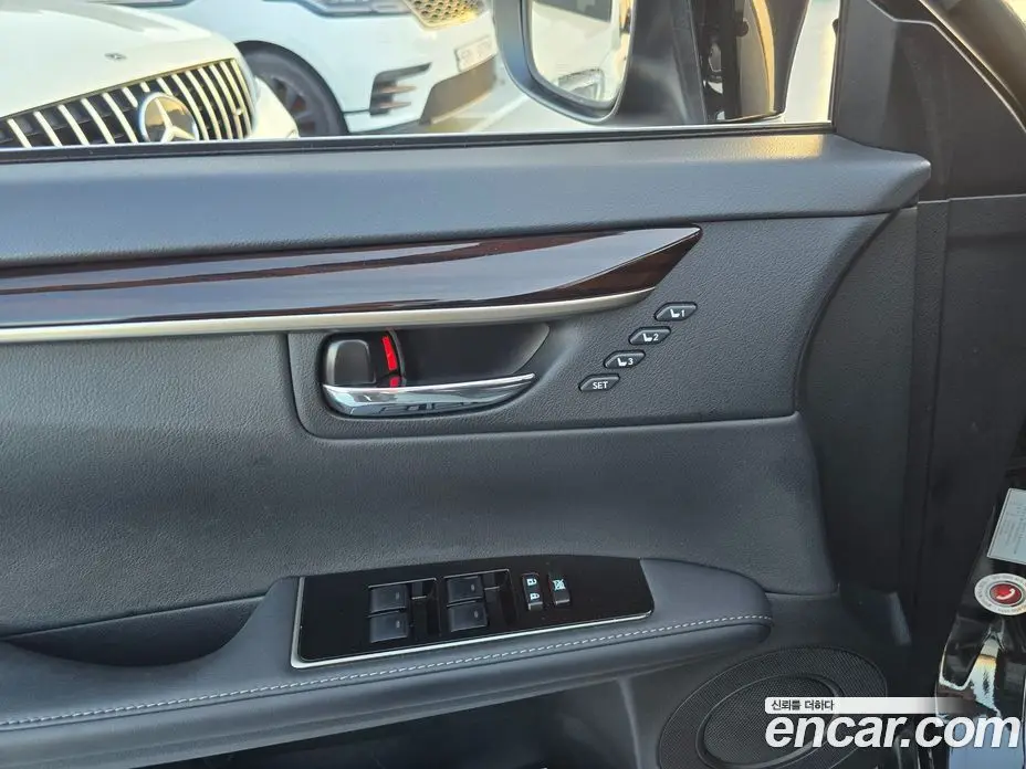 Lexus ES 2018 2.5 автомат (гидро), фото 17 Lexus ES 2018 2.5 автомат (гидро), фото 17