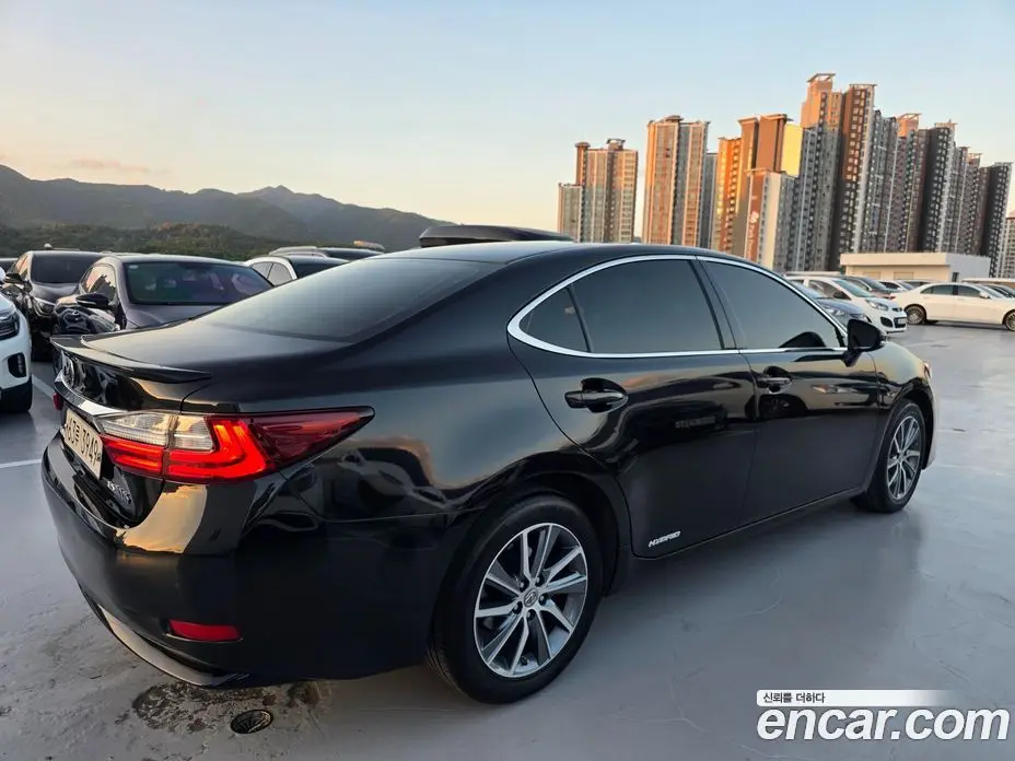 Lexus ES 2018 2.5 автомат (гидро), фото 4 Lexus ES 2018 2.5 автомат (гидро), фото 4