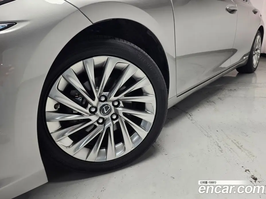 Lexus ES 2019 2.5 автомат (гидро), фото 20 Lexus ES 2019 2.5 автомат (гидро), фото 20