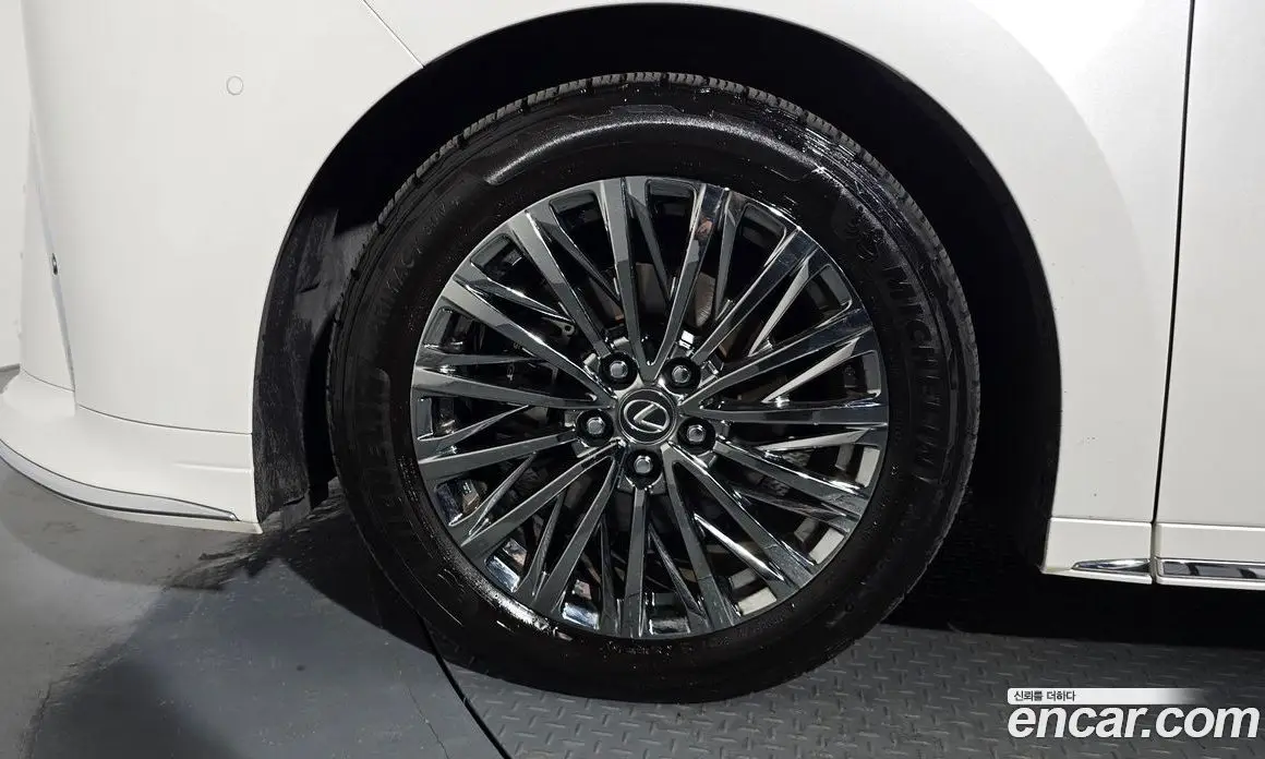 Lexus LM 2024 2.4 автомат (гидро), фото 5 Lexus LM 2024 2.4 автомат (гидро), фото 5
