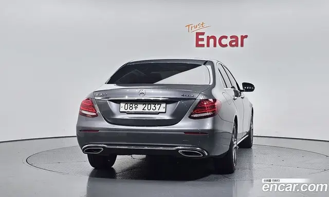 Mercedes-Benz E-Class 2017 2.0 автомат (гидро), миниатюра 4 Mercedes-Benz E-Class 2017 2.0 автомат (гидро), миниатюра 4