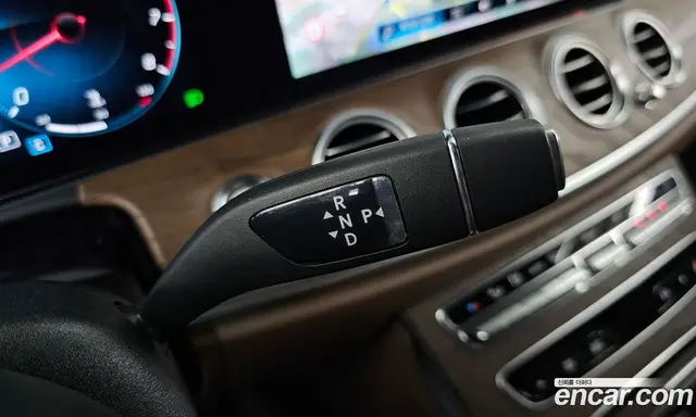 Mercedes-Benz E-Class 2023 2.0 автомат (гидро), миниатюра 12