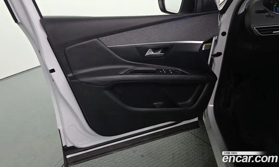 Peugeot 3008 2018 1.6 автомат (гидро), фото 14