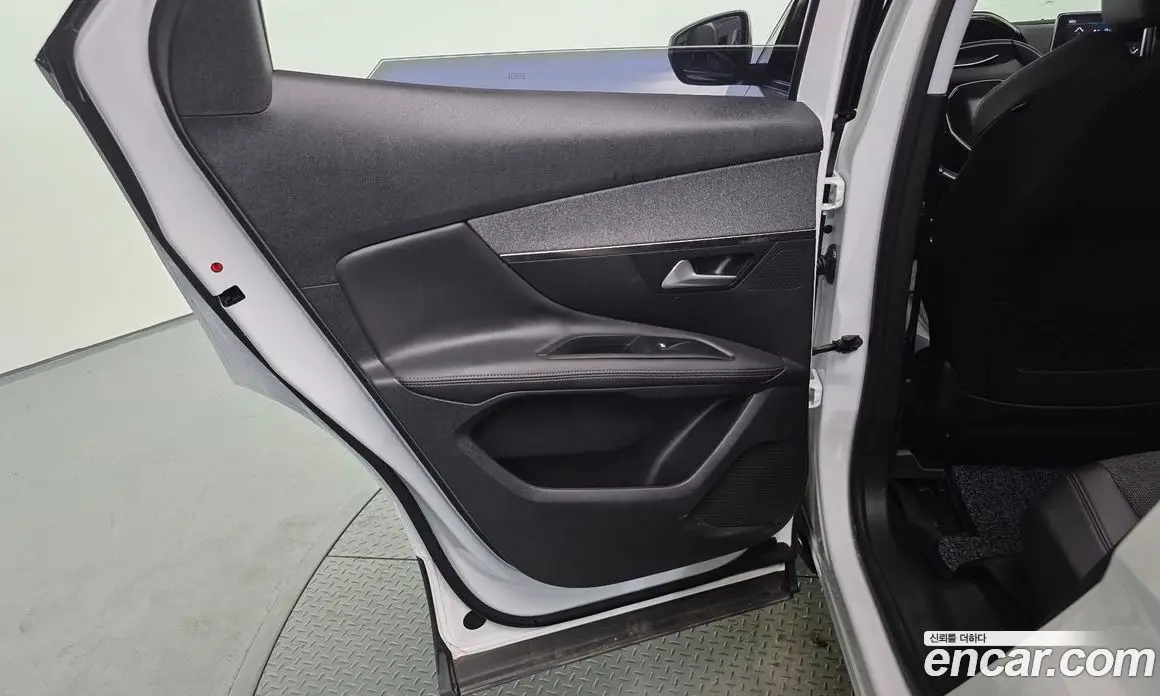 Peugeot 3008 2018 1.6 автомат (гидро), фото 15