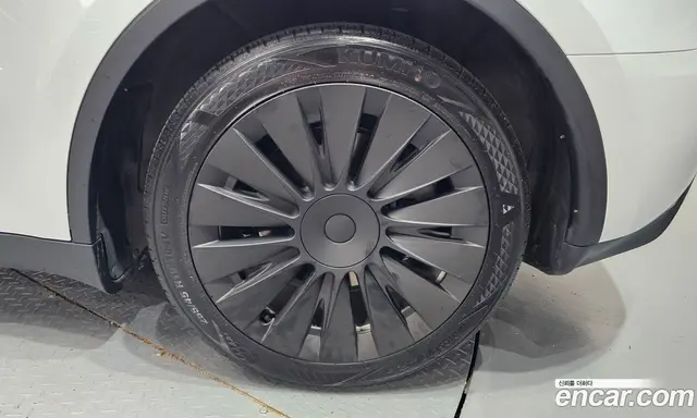 Tesla Model Y 2023 0.2 автомат (гидро), миниатюра 4 Tesla Model Y 2023 0.2 автомат (гидро), миниатюра 4