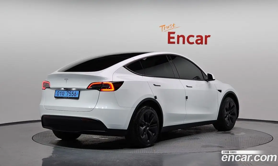 Tesla Model Y 2024 0.2 автомат (гидро), фото 1 Tesla Model Y 2024 0.2 автомат (гидро), фото 1
